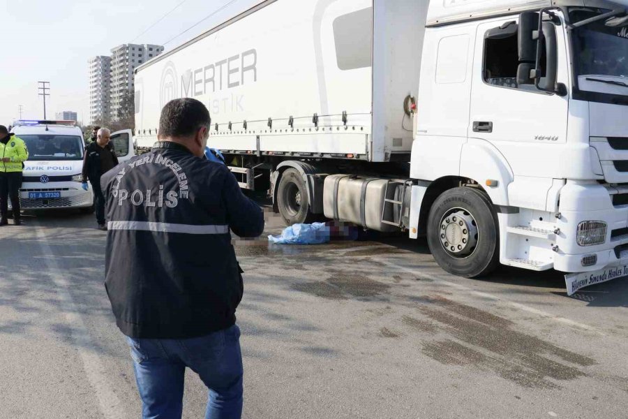 Yolun Karşısına Geçmek İsterken Tırın Altında Kalan Kişi Öldü