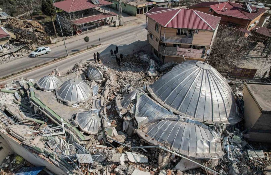 Kahramanmaraş’taki Depremde Kubbesi Ve Minaresi Yıkılan Camii Havadan Görüntülendi