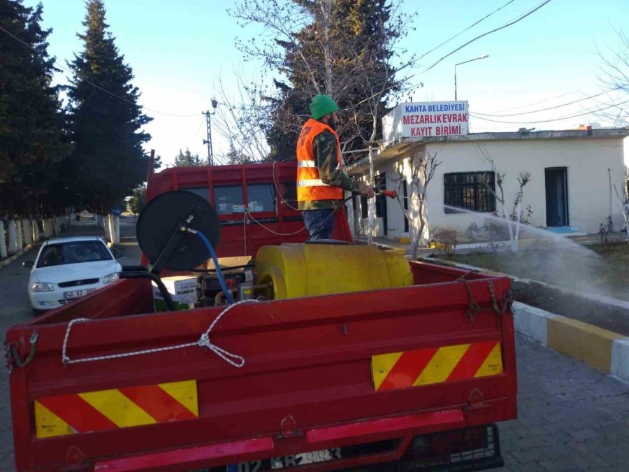 Kahta Belediyesi’nden Çadır Kentte İlaçlama Çalışması