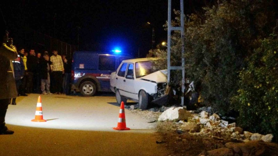 Otomobil Elektrik Direğine Çarptı, Sürücü Hayatını Kaybetti