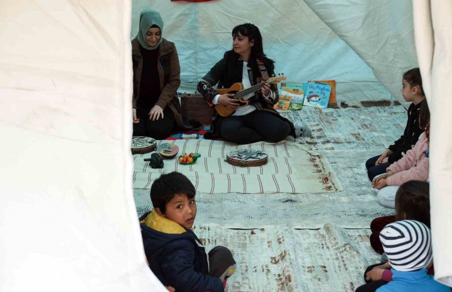 Kahramanmaraş’ta Çocukların Yaraları Masallarla Sarılıyor