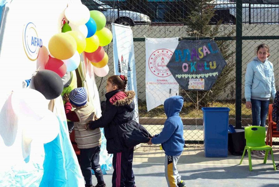 Kahramanmaraş’ta Çocukların Yaraları Masallarla Sarılıyor