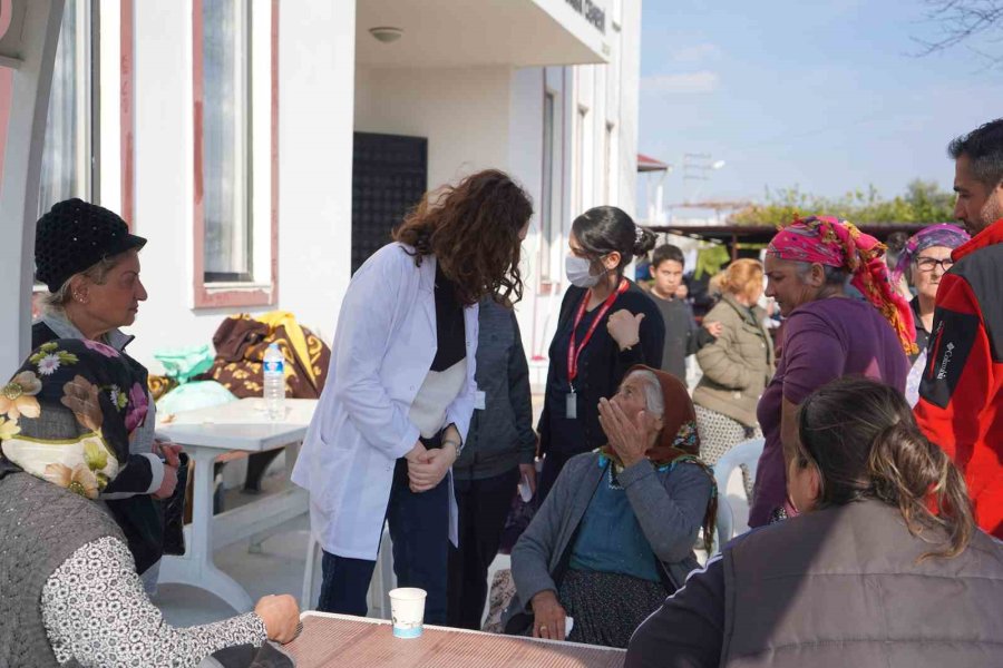 Tarsus’ta Depremden Etkilenen Aileler Sağlık Taramasından Geçti