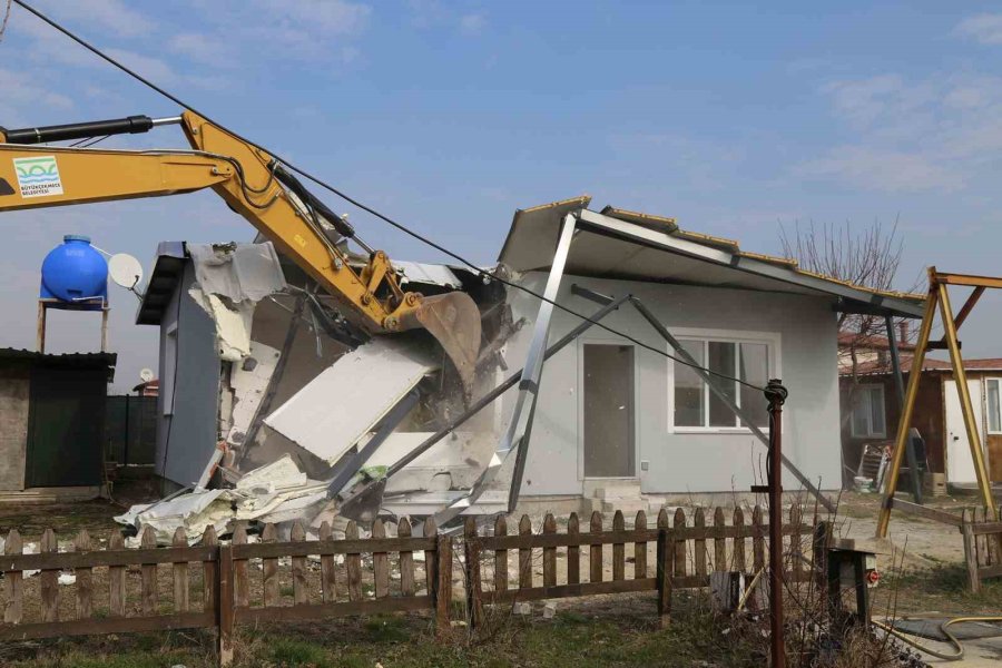 İstanbul’un İçme Suyu Havzasına Yapılan 22 Kaçak Yapı Yıkıldı