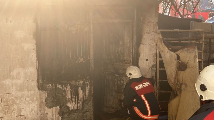 Sobadan Çıkan Yangın Baraka Evi Kül Etti