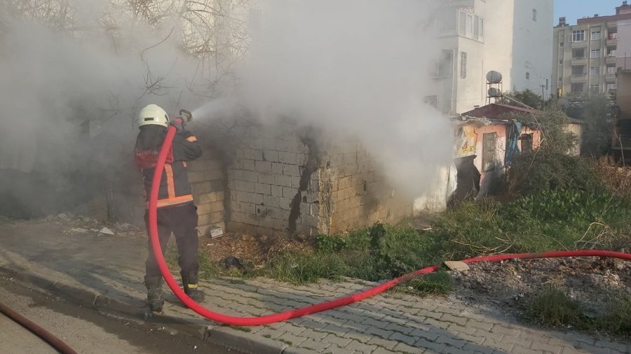 Sobadan Çıkan Yangın Baraka Evi Kül Etti