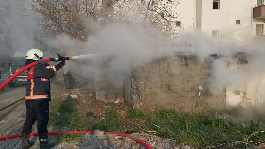 Sobadan Çıkan Yangın Baraka Evi Kül Etti