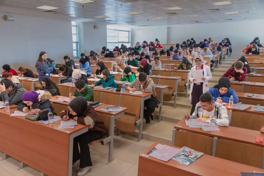 Kto Karatay Üniversitesi’nde Ücretsiz Deneme Sınavı İle Yks Provası Yapıldı