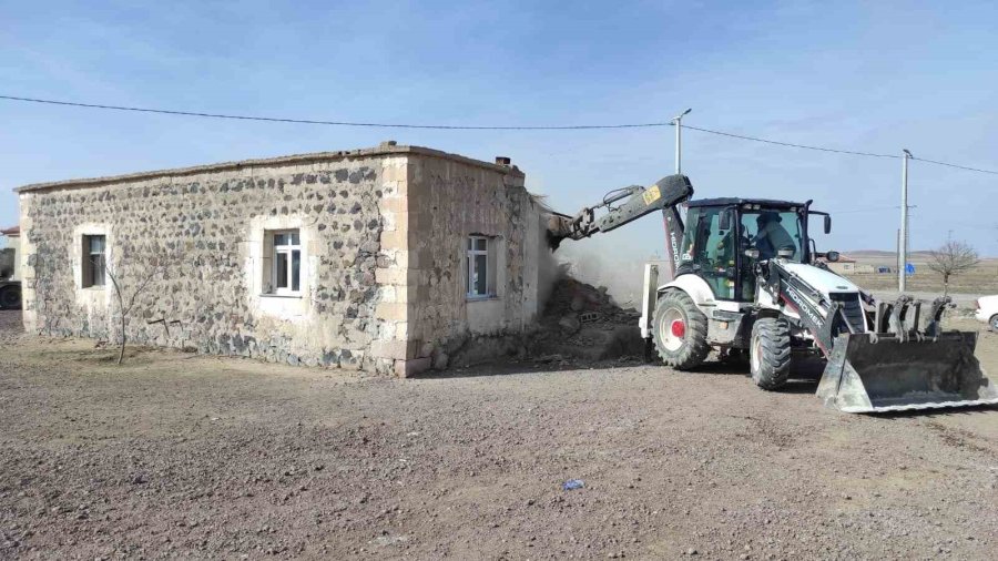 Ereğli Belediyesi Depremde Hasar Gören Evi Yıkıp Yenisini Yapacak