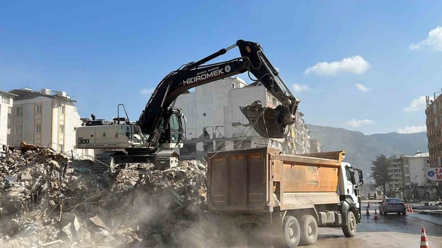 Selçuklu Belediyesi Antakya Ve İskenderun’da Çalışmalarını Sürdürüyor