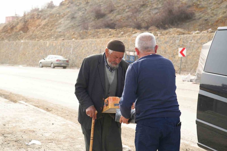 Tarsus Belediyesinin Deprem Bölgesindeki Seferberliği Sürüyor