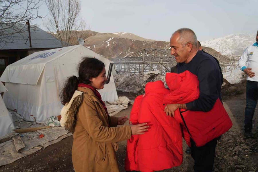 Tarsus Belediyesinin Deprem Bölgesindeki Seferberliği Sürüyor