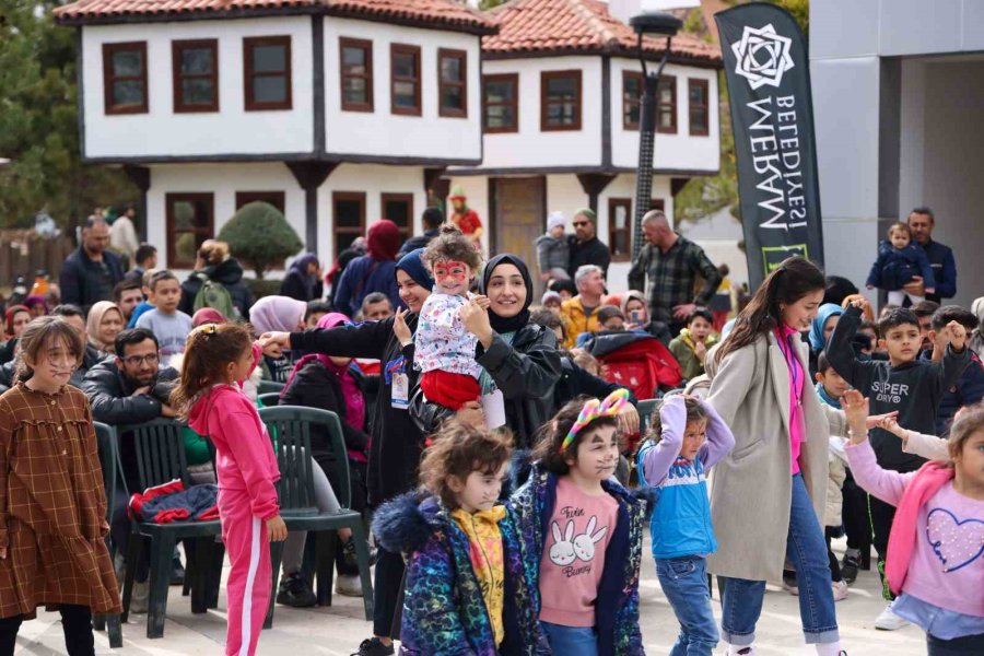 Başkan Kavuş Depremzedeleri 80 Binde Devr-i Alem’de Ağırladı