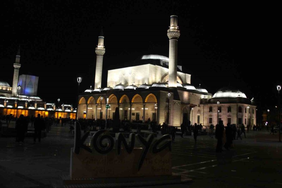 Konya’da Berat Kandili’nde Camiler Dolup Taştı