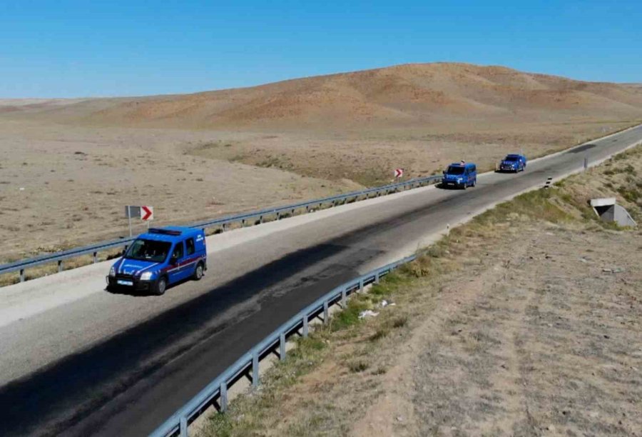 Jandarma Kaybolan Koyunları Dron İle Buldu