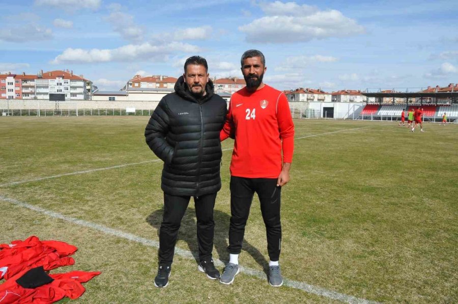 Depremzede Kaleciye Eski Takımı Sahip Çıktı