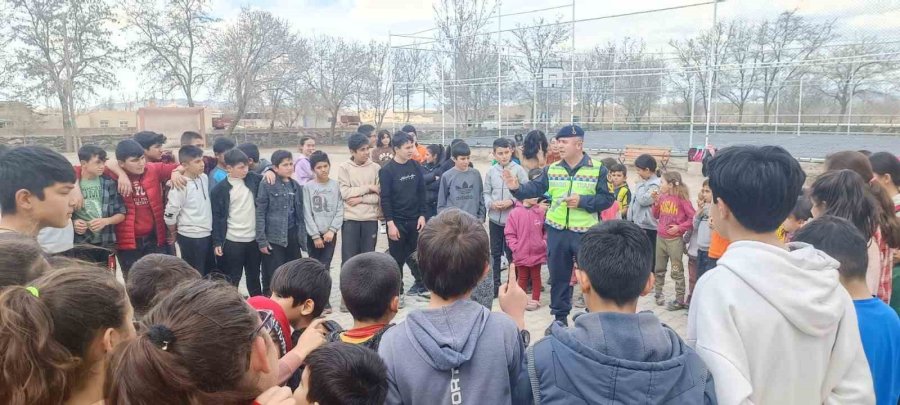 Ereğli’de Jandarma Ekiplerinden Öğrencilere Trafik Eğitimi