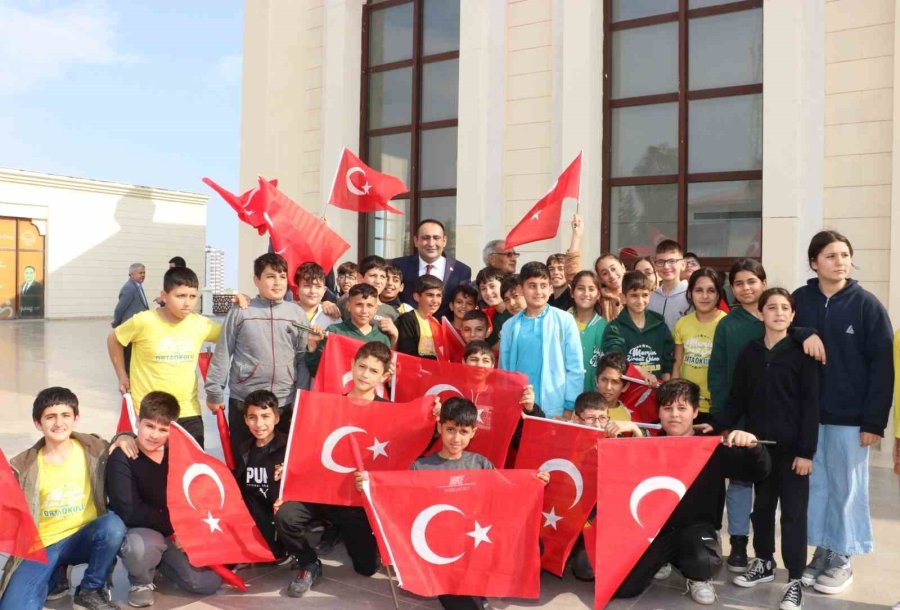 İstiklal Marşı’nı Güzel Okuma Yarışması İzleyenleri Duygulandırdı