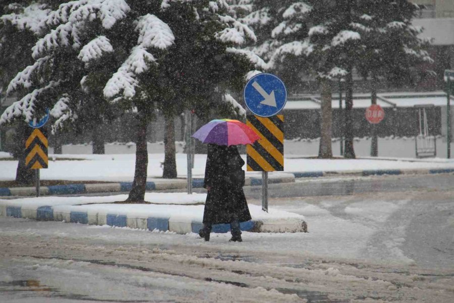 Beyşehir Gölü’nde Avlanmaya “kar” Molası