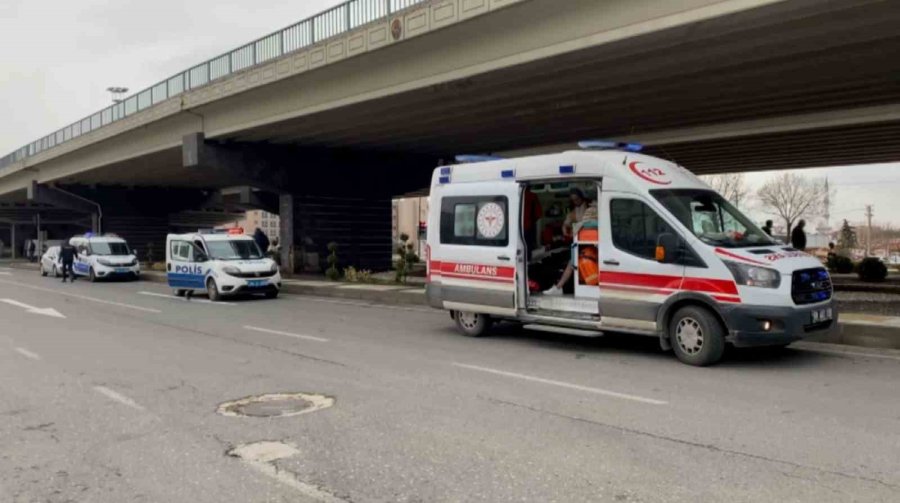 Aksaray’da Öğrenciler Arasında Bıçaklı Kavga: 1’i Ağır 4 Yaralı