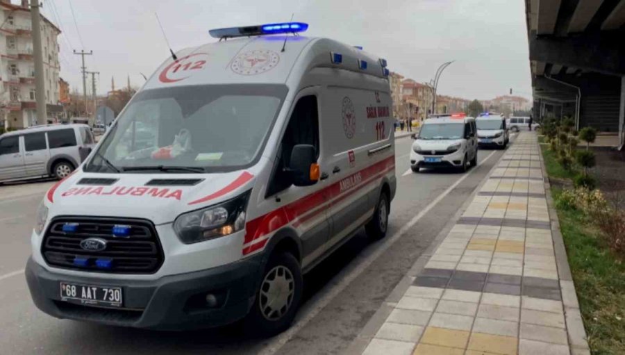 Aksaray’da Öğrenciler Arasında Bıçaklı Kavga: 1’i Ağır 4 Yaralı