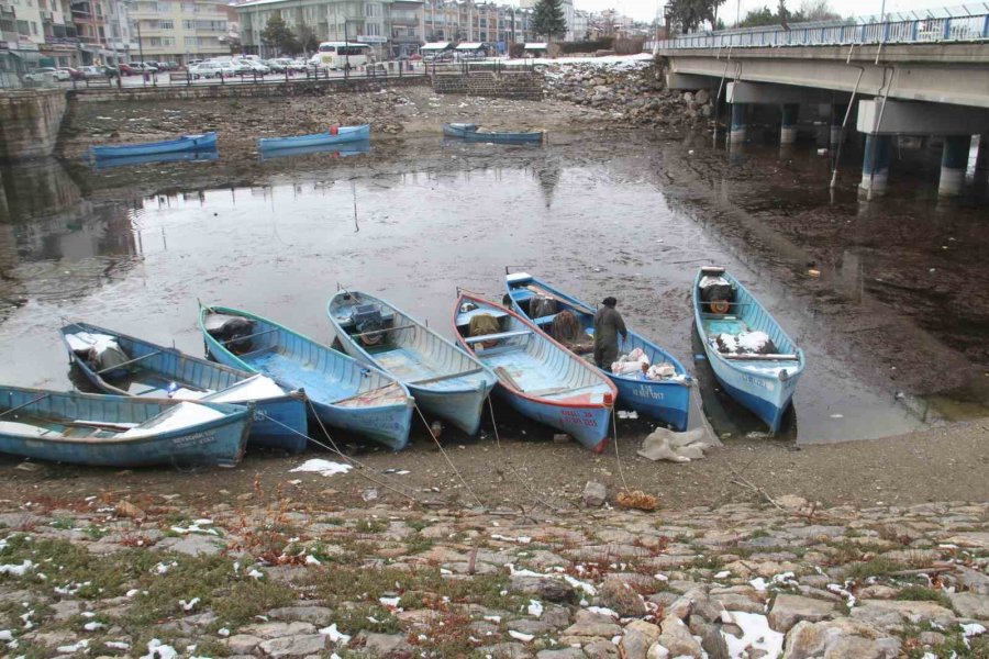 Türkiye’nin En Büyük Tatlı Su Gölünde Balık Av Yasağı Başlıyor