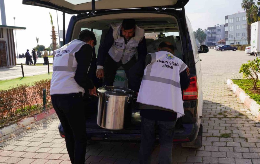 Her Gün 10 Bin Depremzedeye Sıcak Yemek