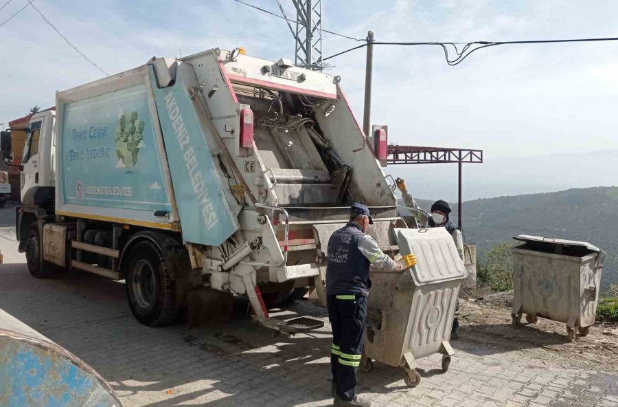 Akdeniz Belediyesi Günde 400 Ton Çöp Topluyor