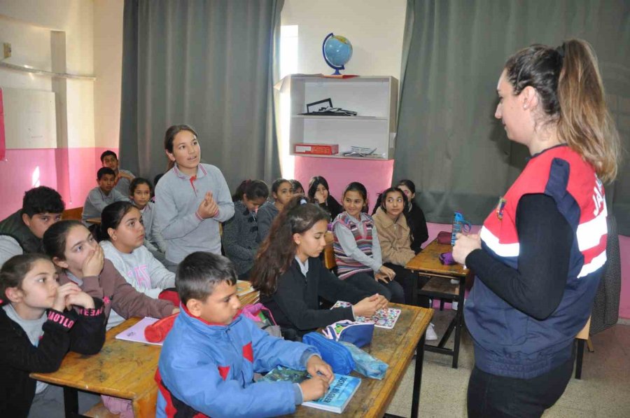 Jandarma Öğrencileri Siber Suçlara Karşı Bilgilendirdi