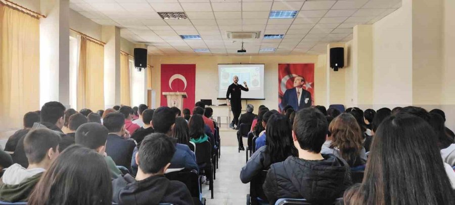 Mersin’deki Okullarda Terör Konusundaki Bilgilendirme Çalışmaları Sürüyor