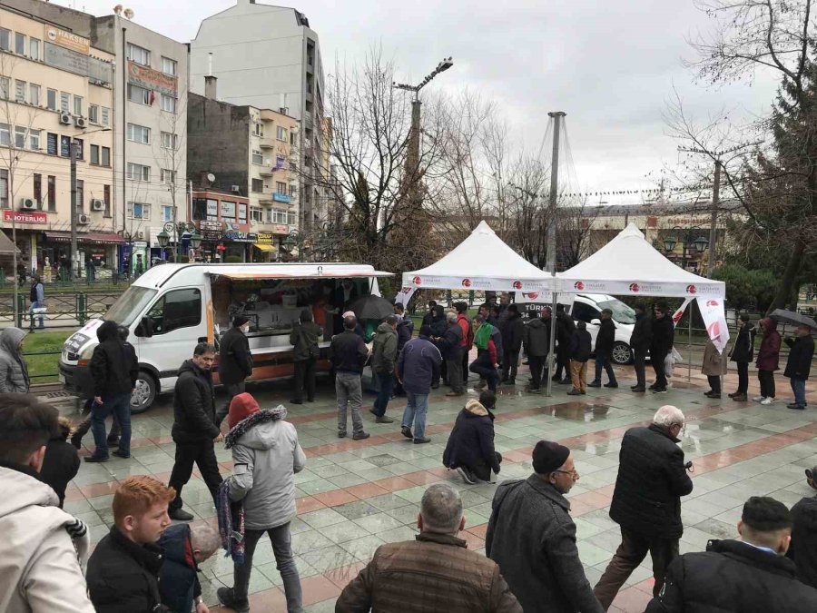 Eskişehir Valiliği Afetzedeler İçin Lokma Dağıttı