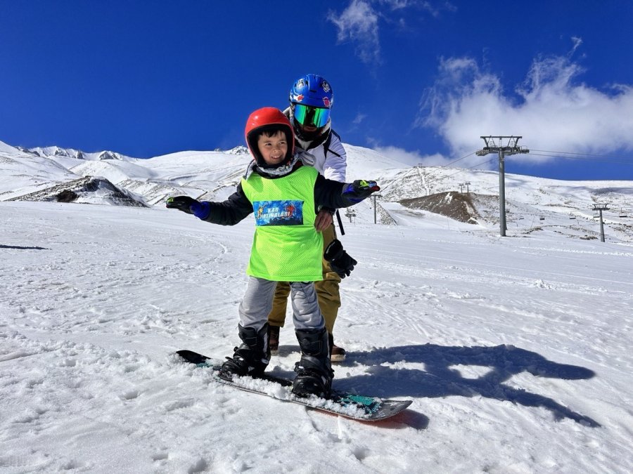 ’kar Fırtınaları’ Erciyes’te Yetişiyor