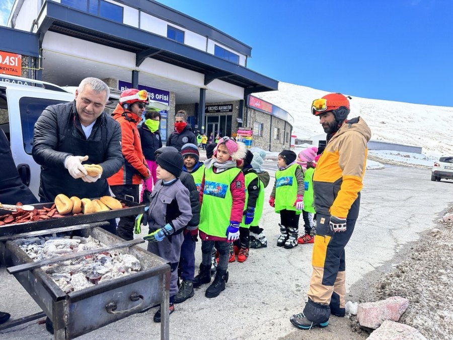 ’kar Fırtınaları’ Erciyes’te Yetişiyor