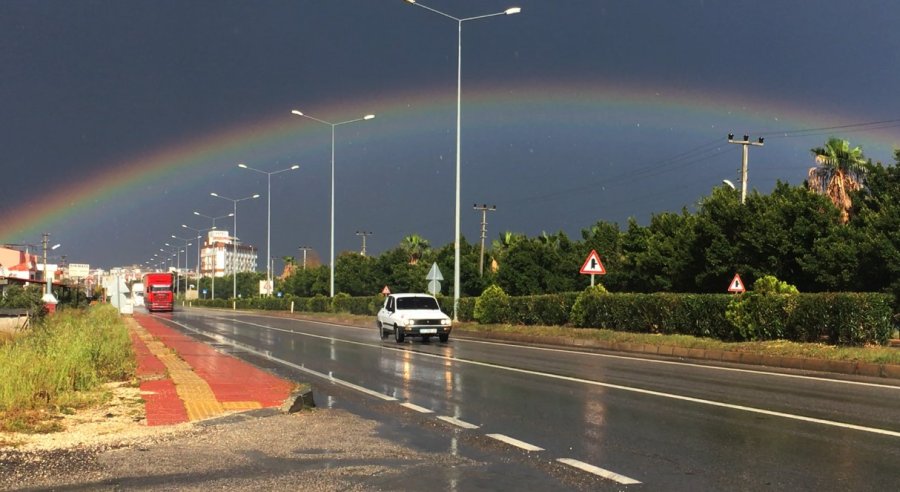 Mersin’de Sağanak Sonrası Gökkuşağı Renkli Görüntüler Oluşturdu