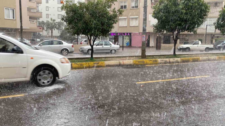 Mersin’de Sağanak Sonrası Gökkuşağı Renkli Görüntüler Oluşturdu