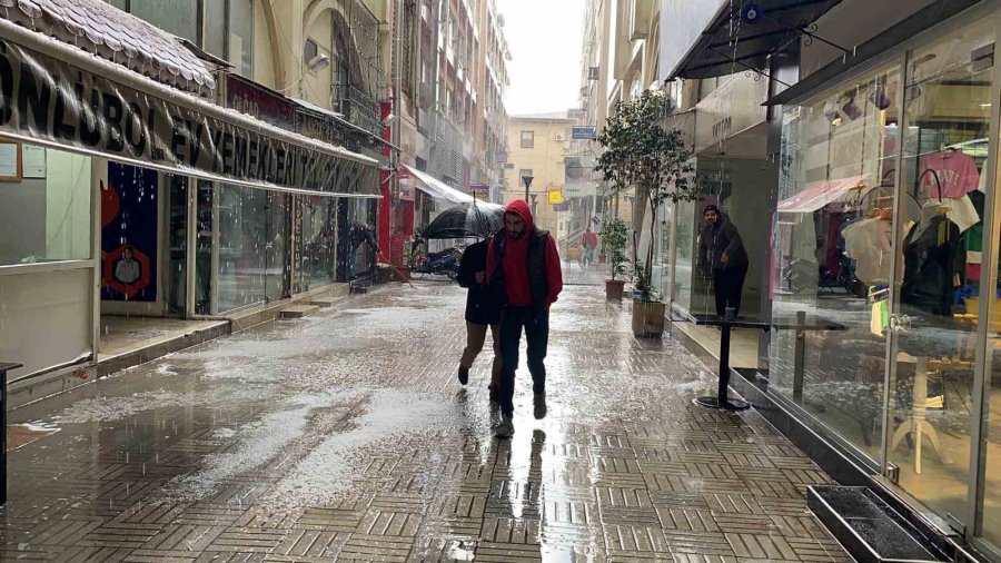 Mersin’de Sağanak Sonrası Gökkuşağı Renkli Görüntüler Oluşturdu