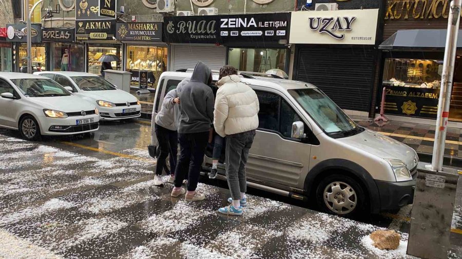 Mersin’de Sağanak Sonrası Gökkuşağı Renkli Görüntüler Oluşturdu