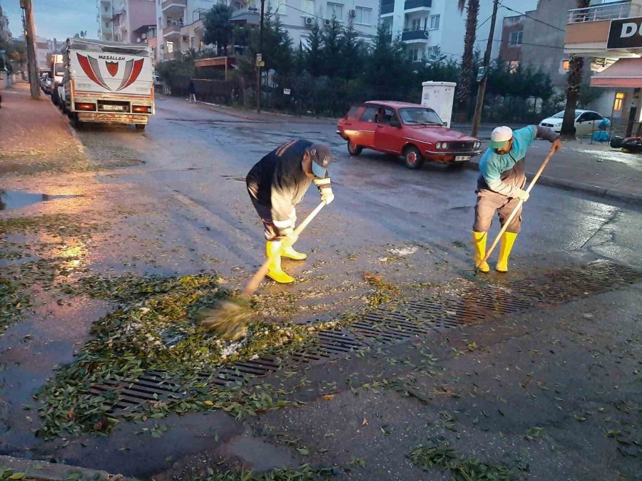 Toroslar Belediyesi Ekipleri Sağanak Yağış Teyakkuzunda