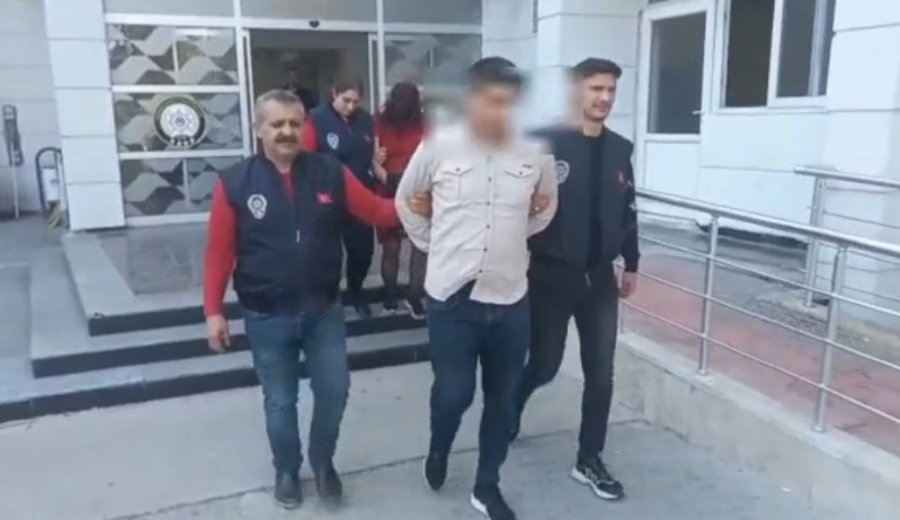 Mersin’de ’dublör’ Yöntemiyle Dolandırıcılık Yapan 3 Şüpheli Gözaltına Alındı