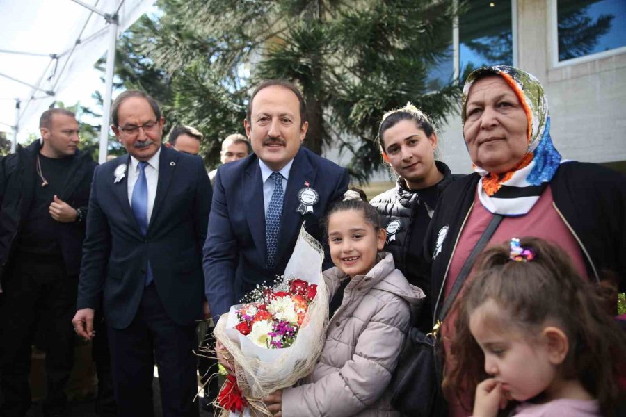 Depremde Hayatını Kaybeden Her Vatandaşın Anısına Bir Fidan