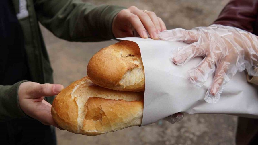 Tarsus’ta Ekmek Ramazan Ayı Boyunca 1 Tl