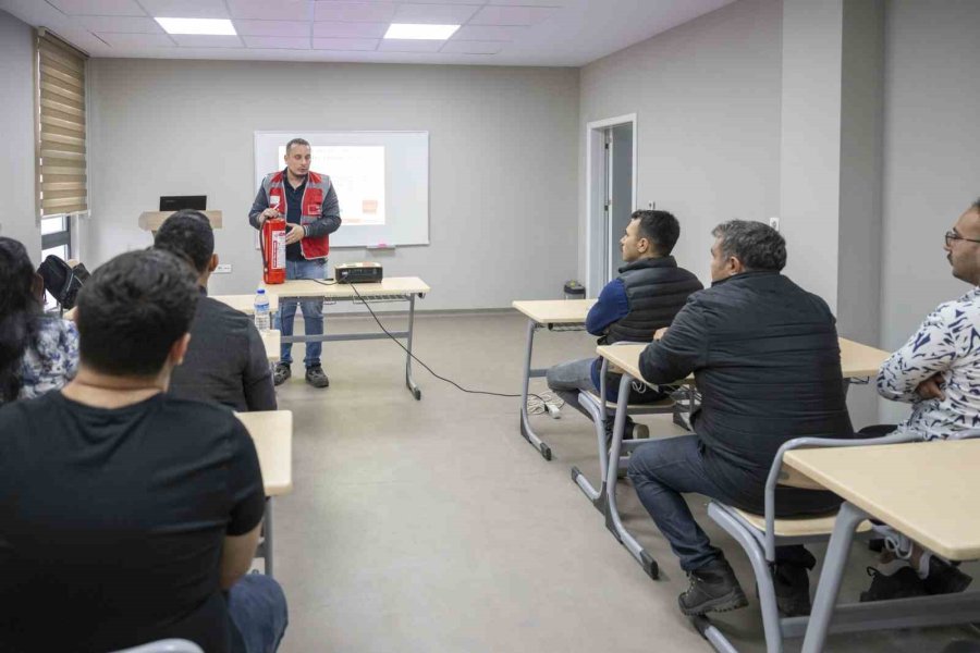 Hal Mercek’in İlk Kursiyerleri ’yetkin Şoför’ Sertifikalarını Aldı