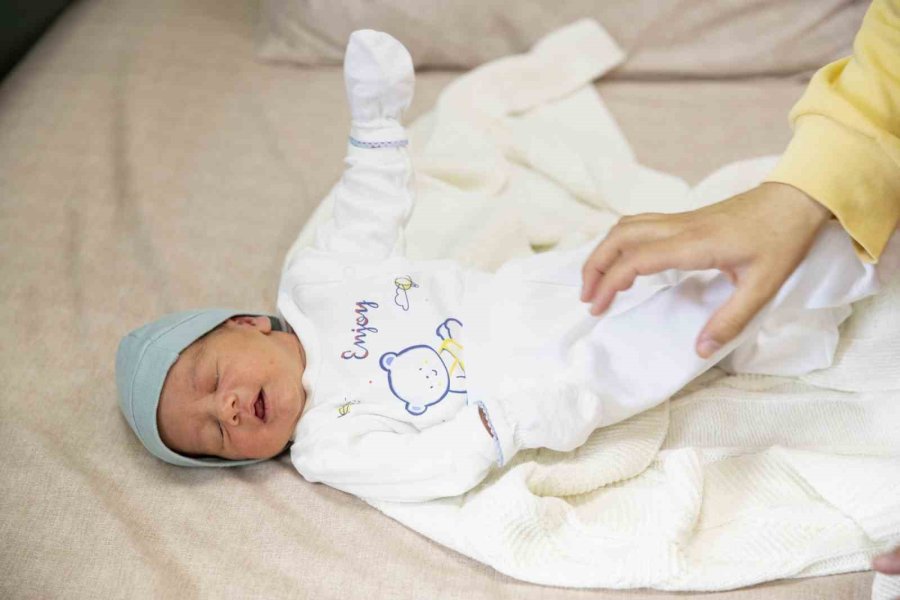 35 Haftalık Hamileyken Depreme Yakalandı, Haftalar Sonra Mersin’de Doğum Yaptı