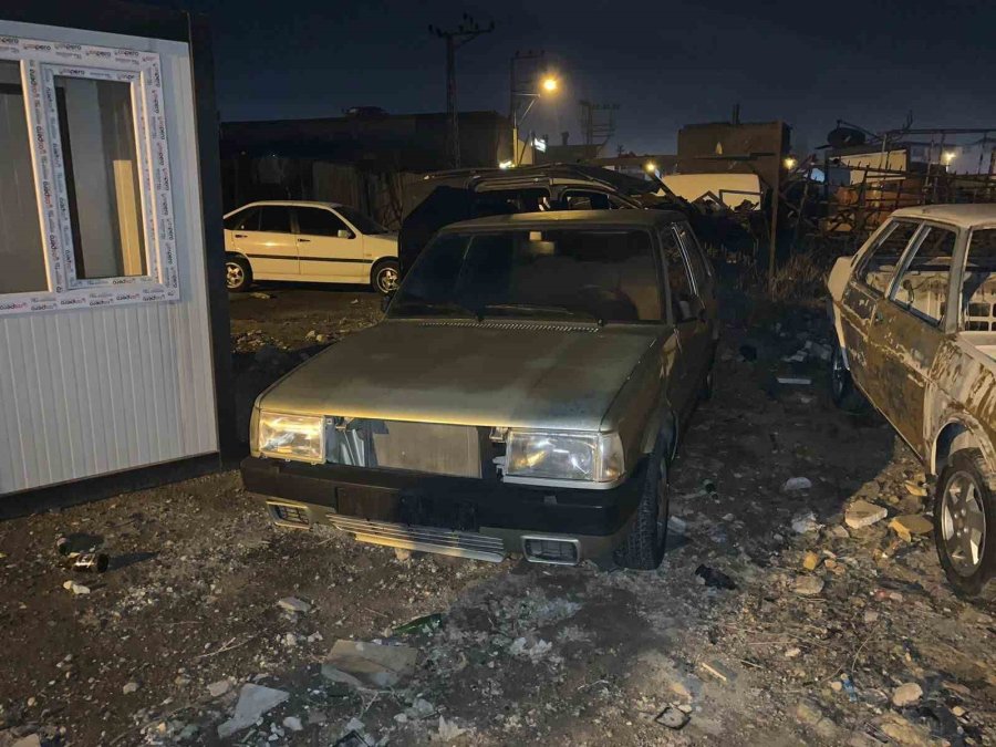 Çaldığı Otomobili Parçalatmak İçin Çekiciyle Sanayiye Götürdü, Kamera Görüntülerinden Yakalandı