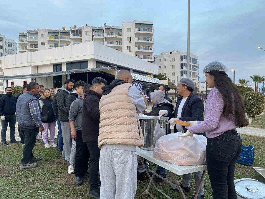 Depremzede Vatandaşlar Kızkalesi’nde İftar Sofrasında Buluştu