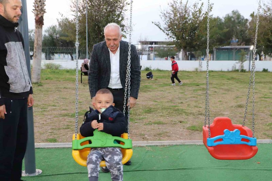 Gültak, Depremzede Aileleri Yalnız Bırakmıyor