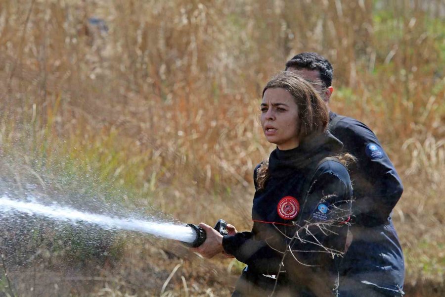 Hem Oruca Hem Yangını Söndürmeye ’niyetliler’