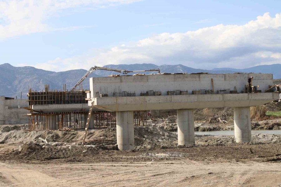 Patara Köprüsü Yapım Çalışmaları Devam Ediyor