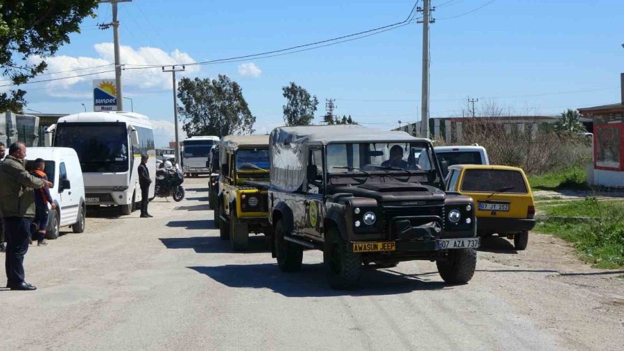 Antalya’da Safaricilerden Tüvtürk Önünde ’vize’ Eylemi