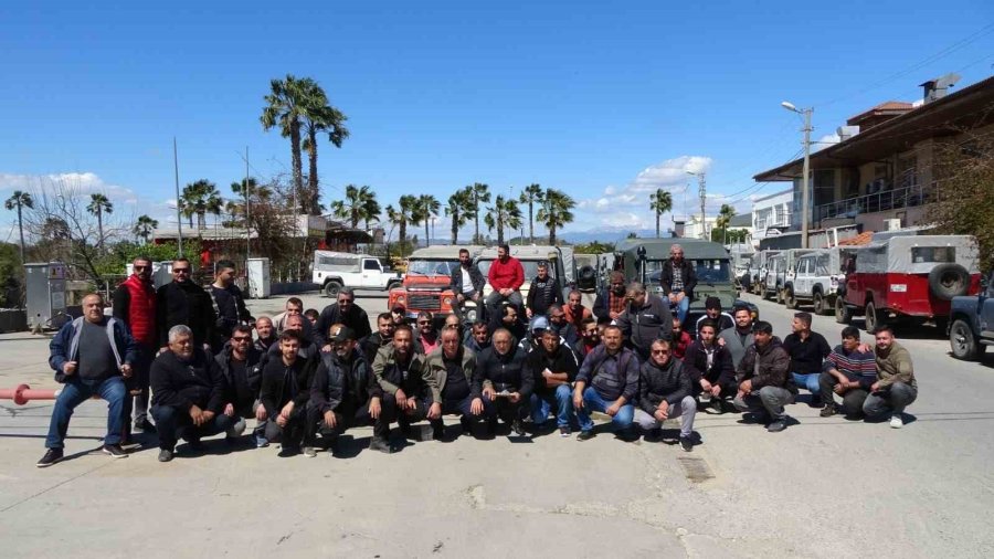 Antalya’da Safaricilerden Tüvtürk Önünde ’vize’ Eylemi